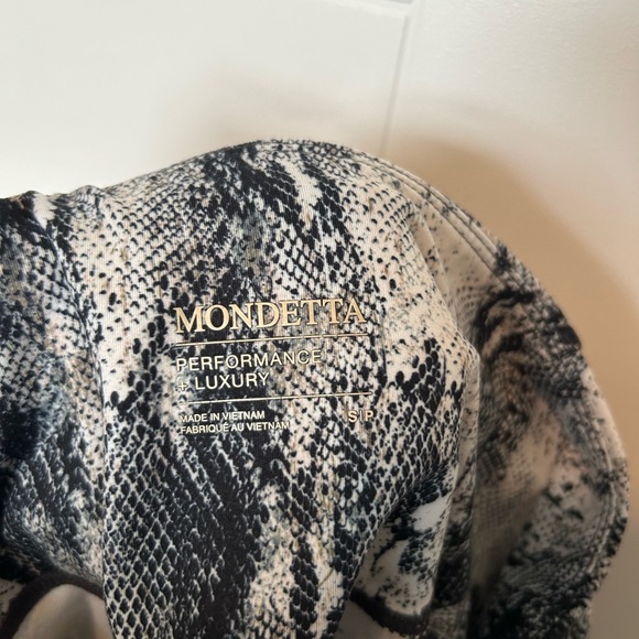 Mondetta Black and White Snake Print Leggings - Picture 9 of 9